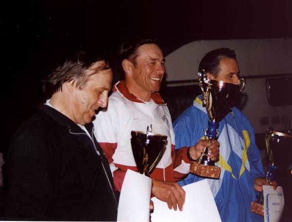 f1b.jpg (27254 bytes)